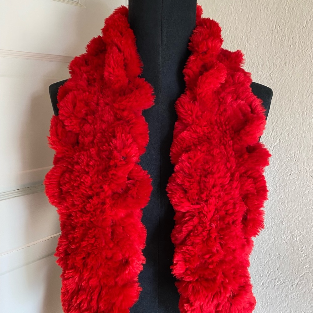 Red Knitted Sheared Beaver Scarf and Bucket Hat - Picture 5 of 8